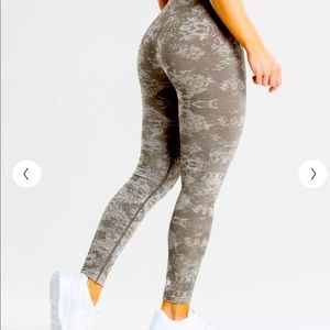 WB workout leggings